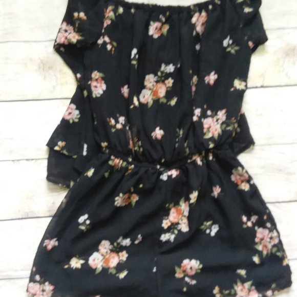 *2/$30* Rue 21 Black Floral Romper - Picture 6 of 6